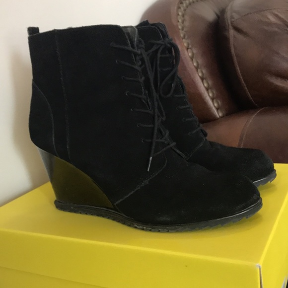 Kenneth Cole Black Bootie Suede Size 8.5 - Picture 3 of 6